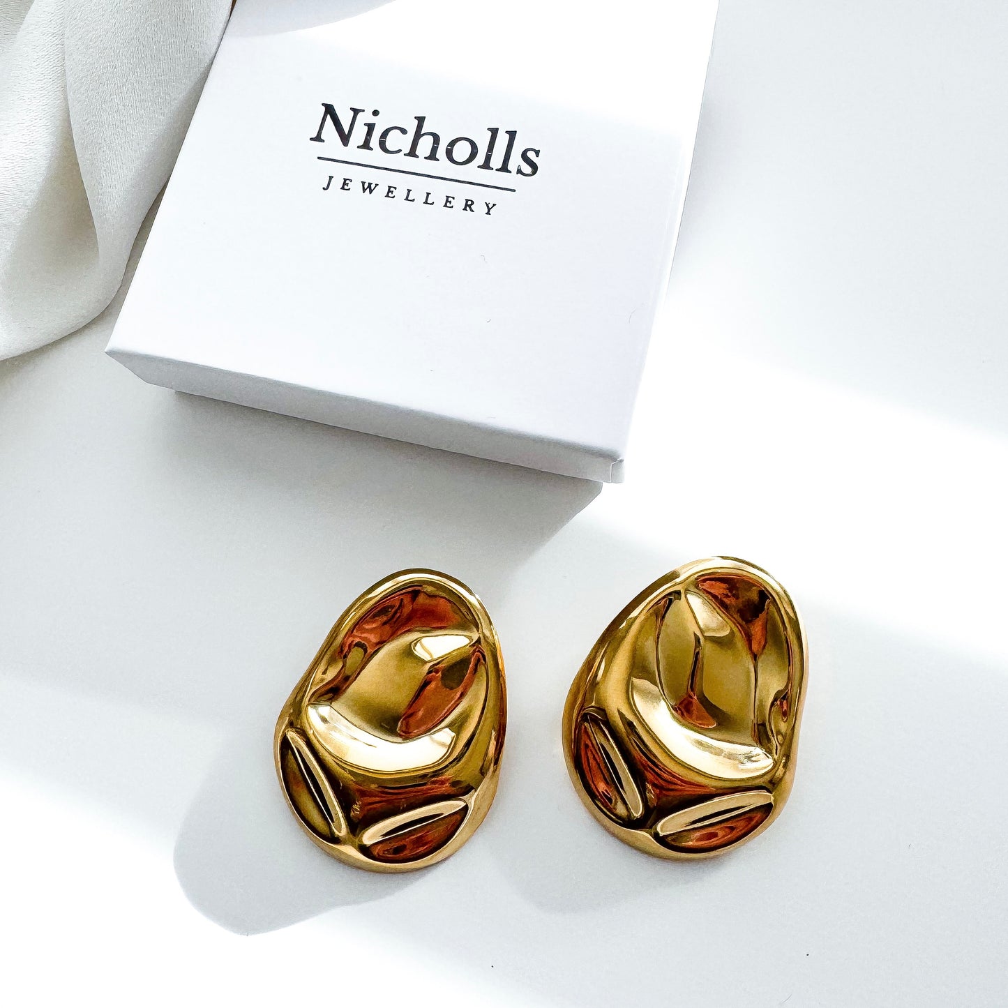Monte Carlo Indent Oval Earrings