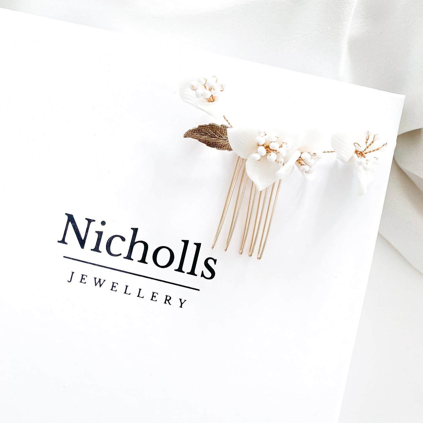 3 Petal Flower Porcelain and Gold Leaf Comb