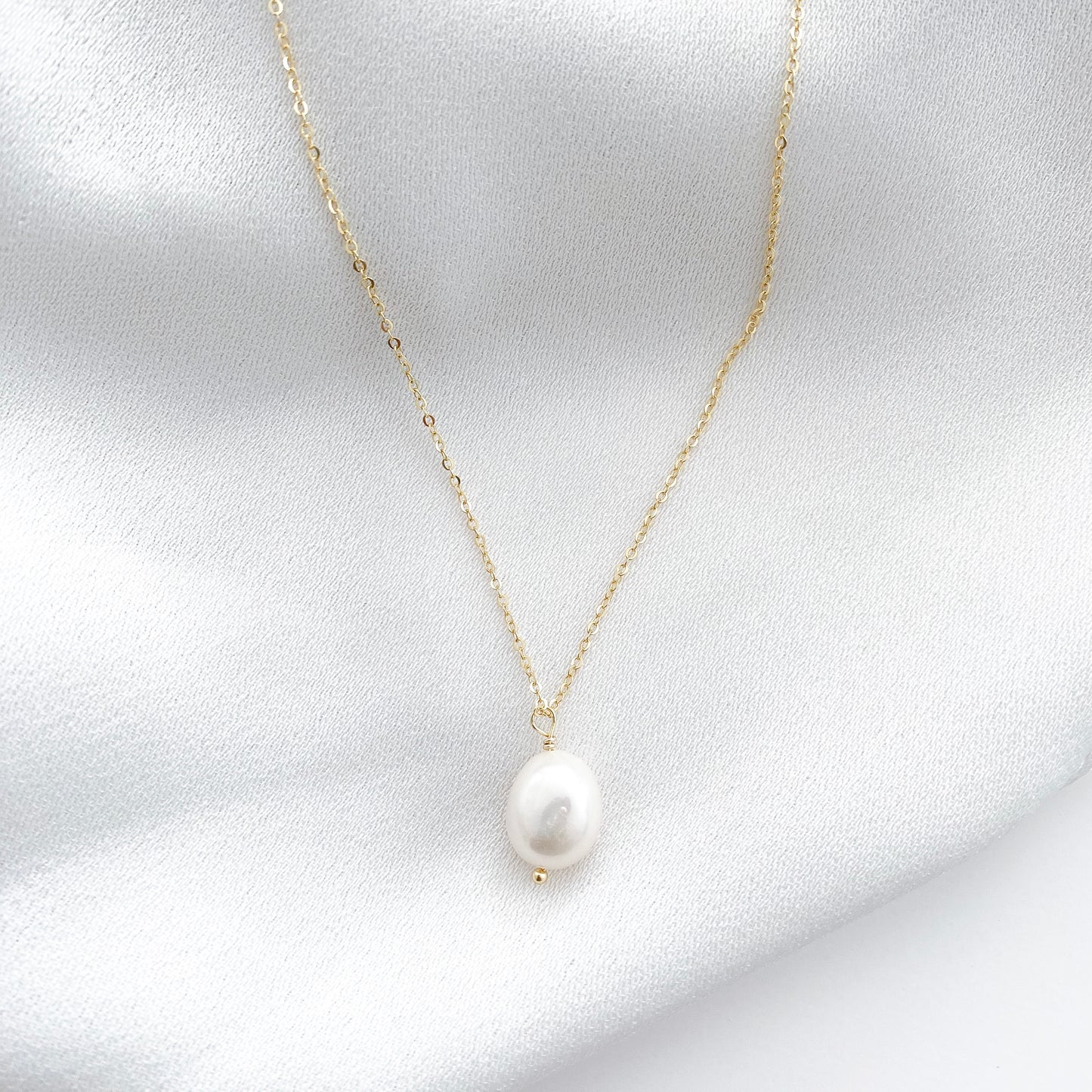 Delicate Pearl necklace and earring set in gold