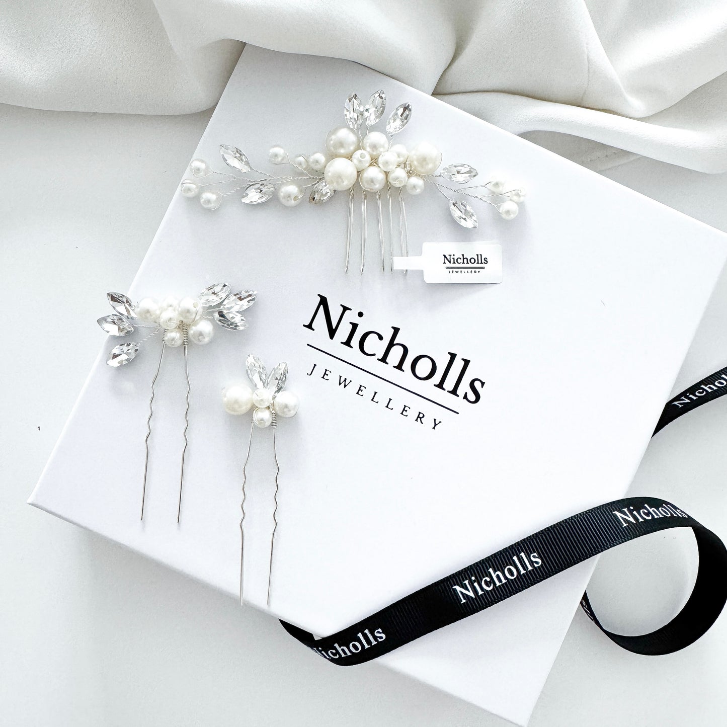 Pearl & Crystal Bridal Hair Comb with Matching Pins – Wedding Hair Accessory