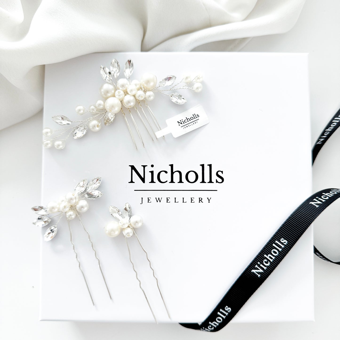 Pearl & Crystal Bridal Hair Comb with Matching Pins – Wedding Hair Accessory