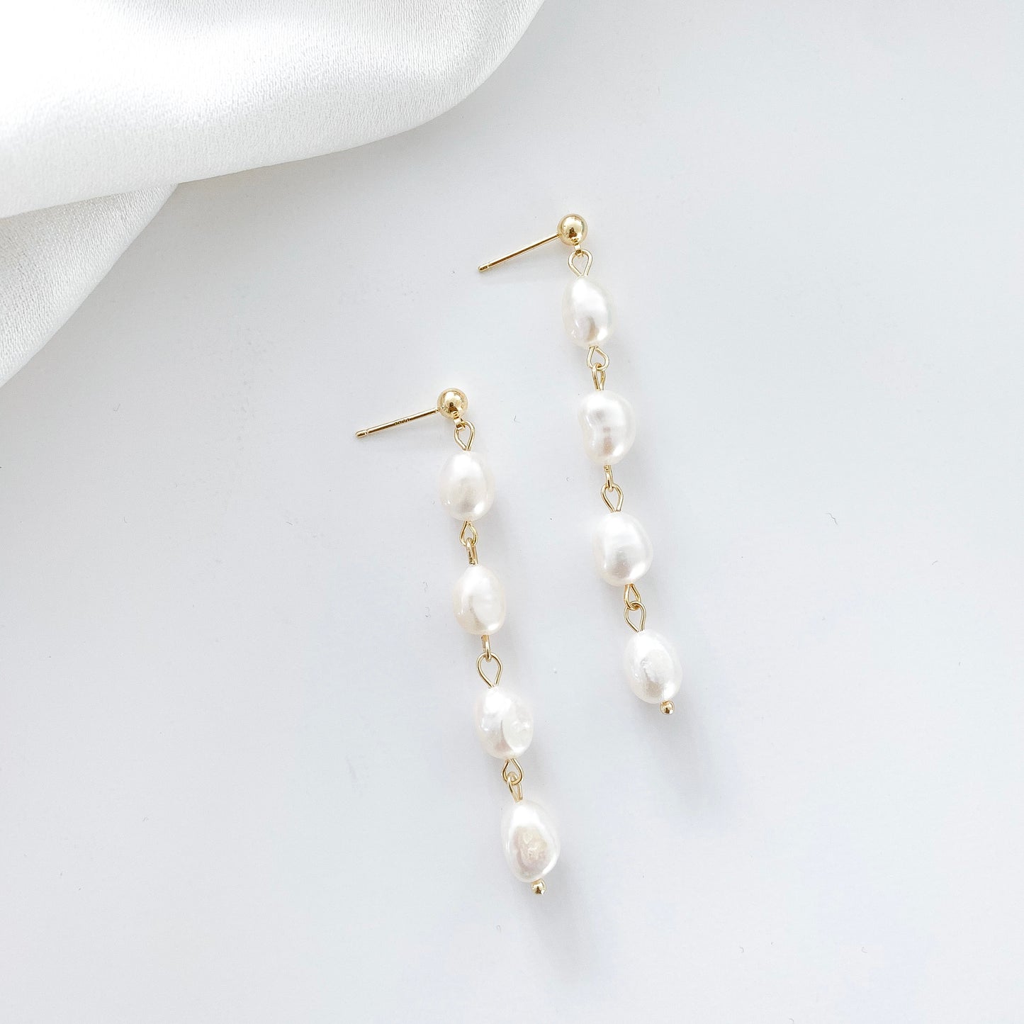 Delicate Pearl necklace and earring set in gold