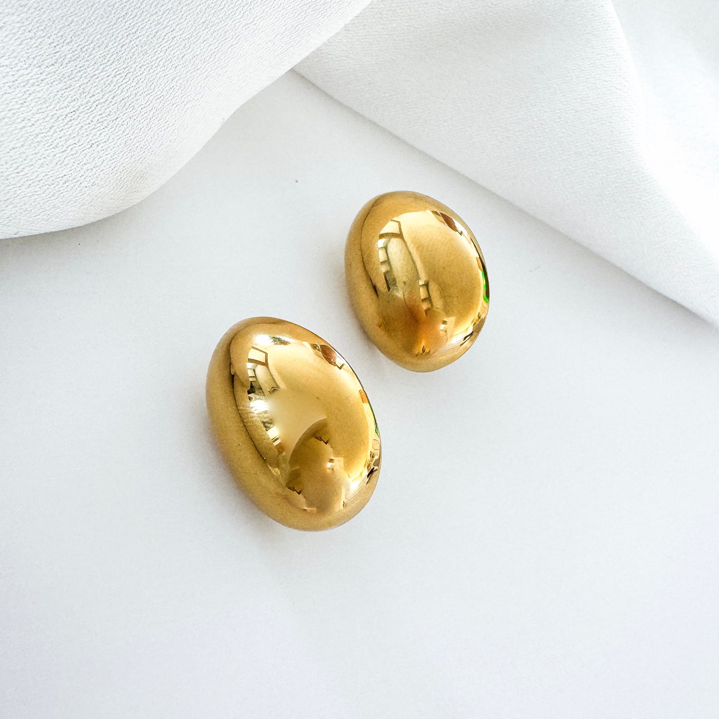 Oval Gold Essential Earrings