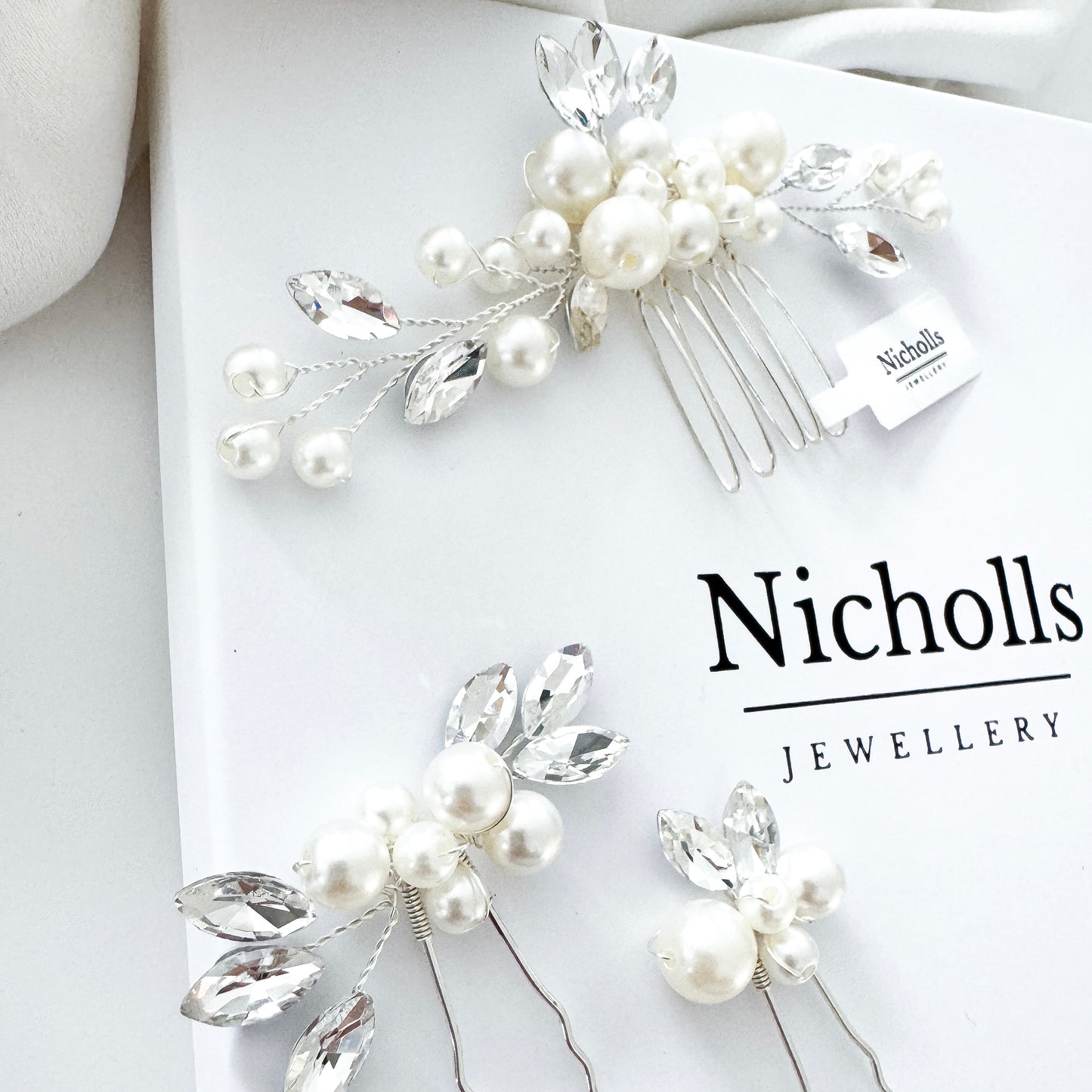 Pearl & Crystal Bridal Hair Comb with Matching Pins – Wedding Hair Accessory
