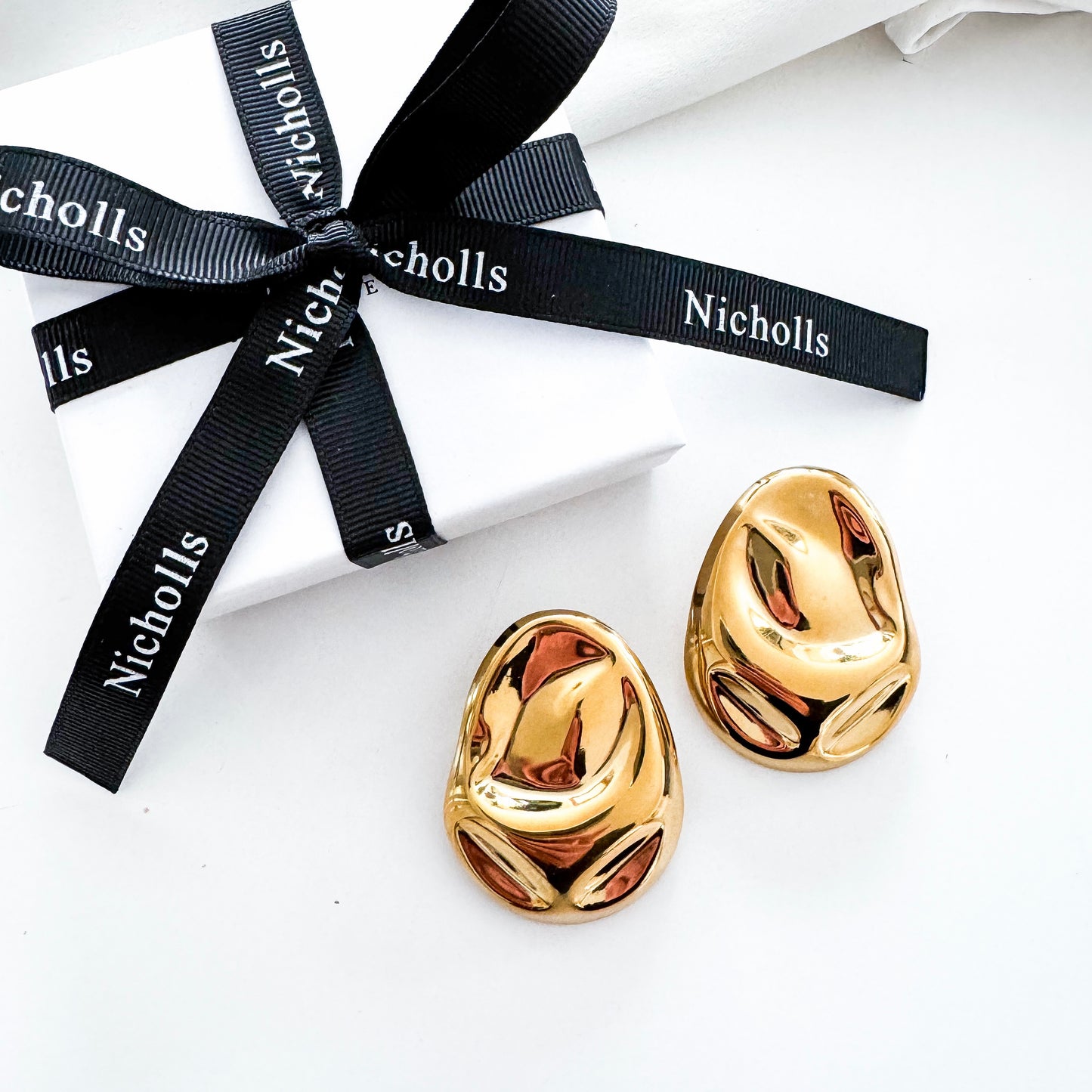 Monte Carlo Indent Oval Earrings