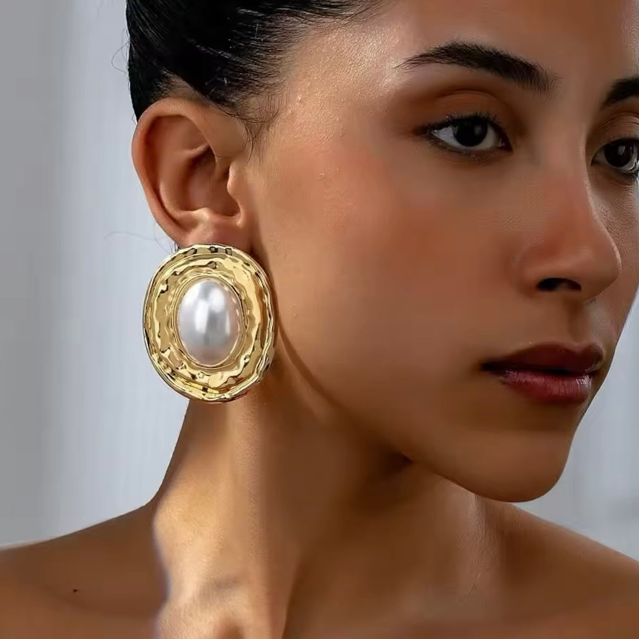 Riviera Pearl Oval Earrings
