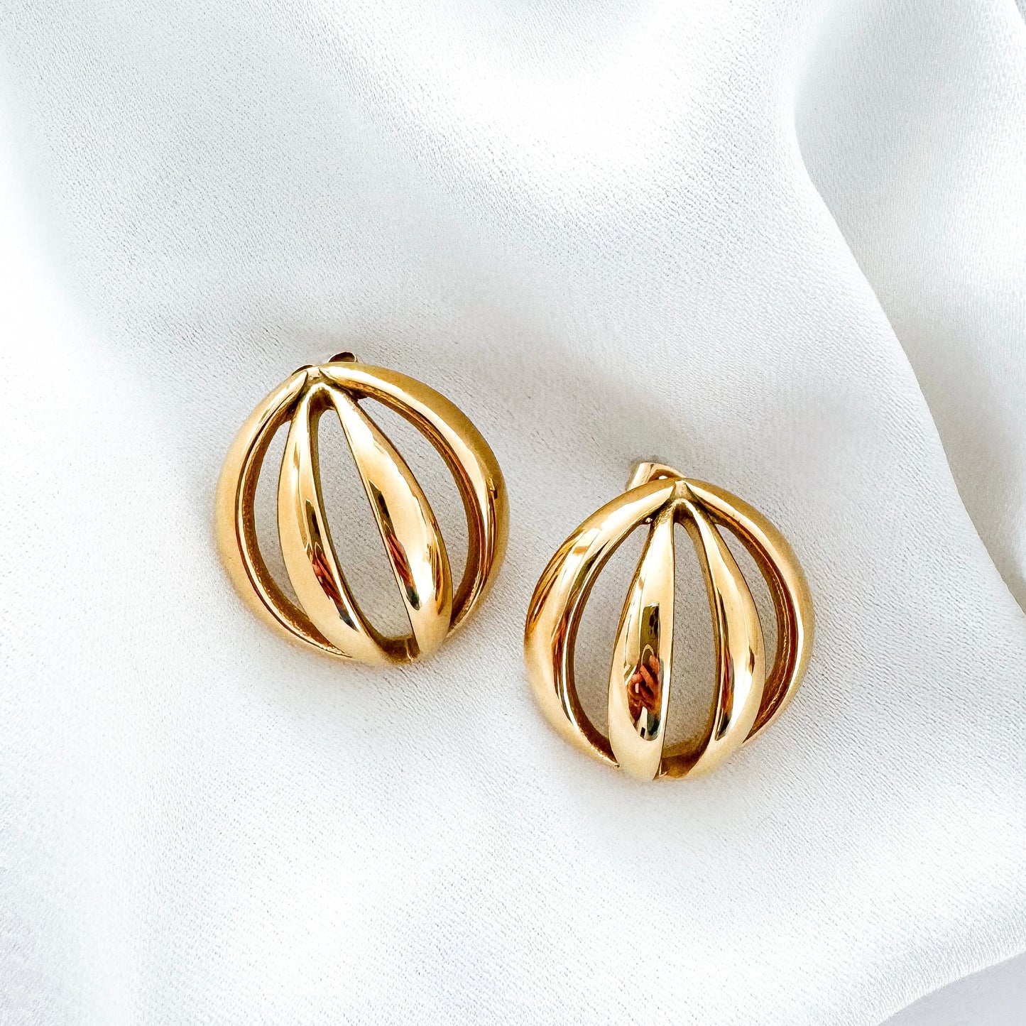 Round Cut Out Hollow Gold Earrings