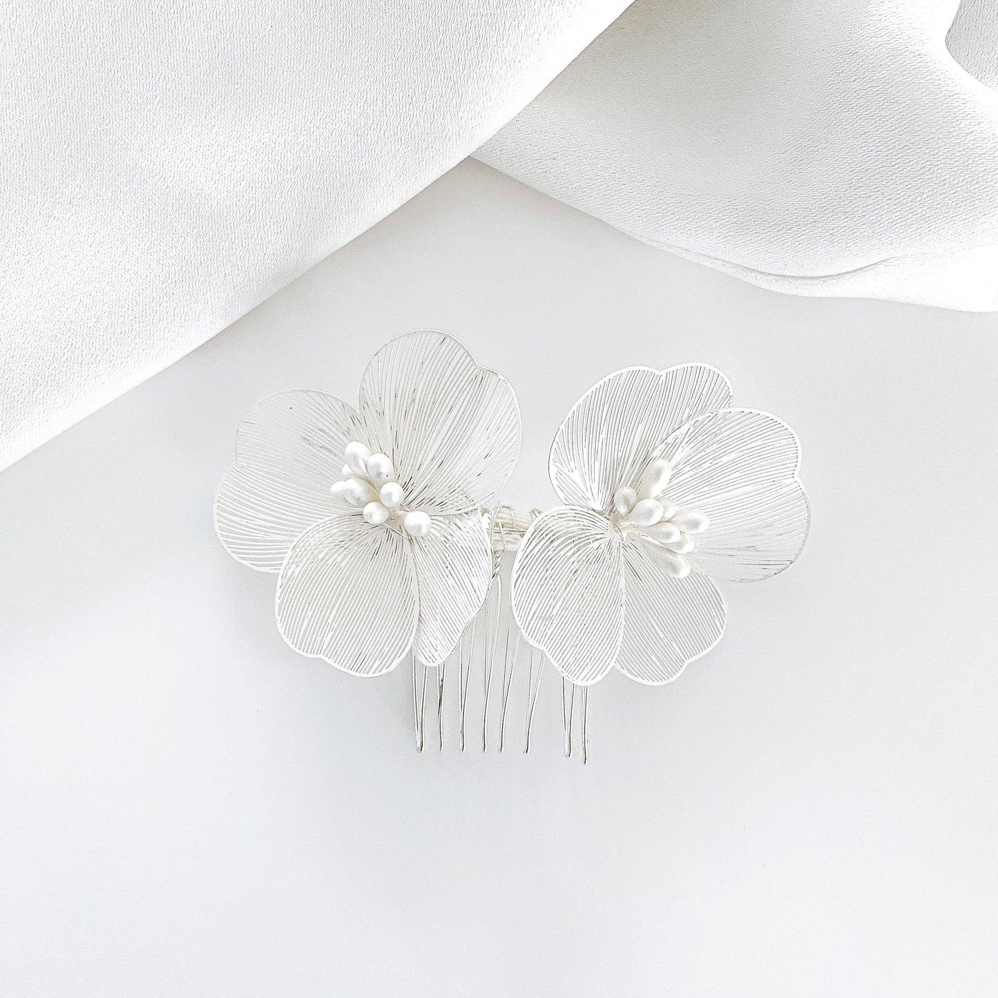 Light Silver Flower Comb