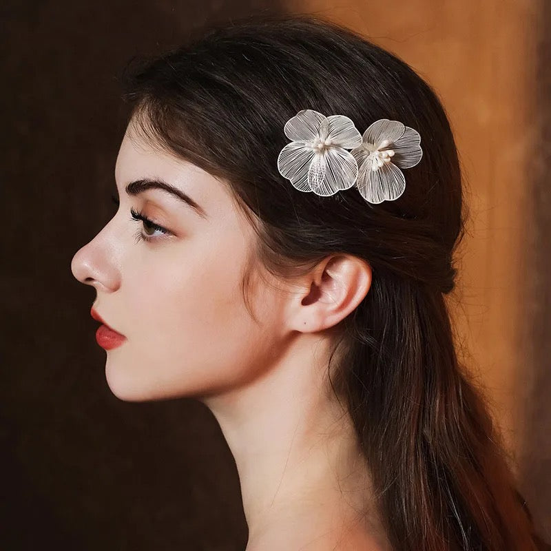 Light Silver Flower Comb