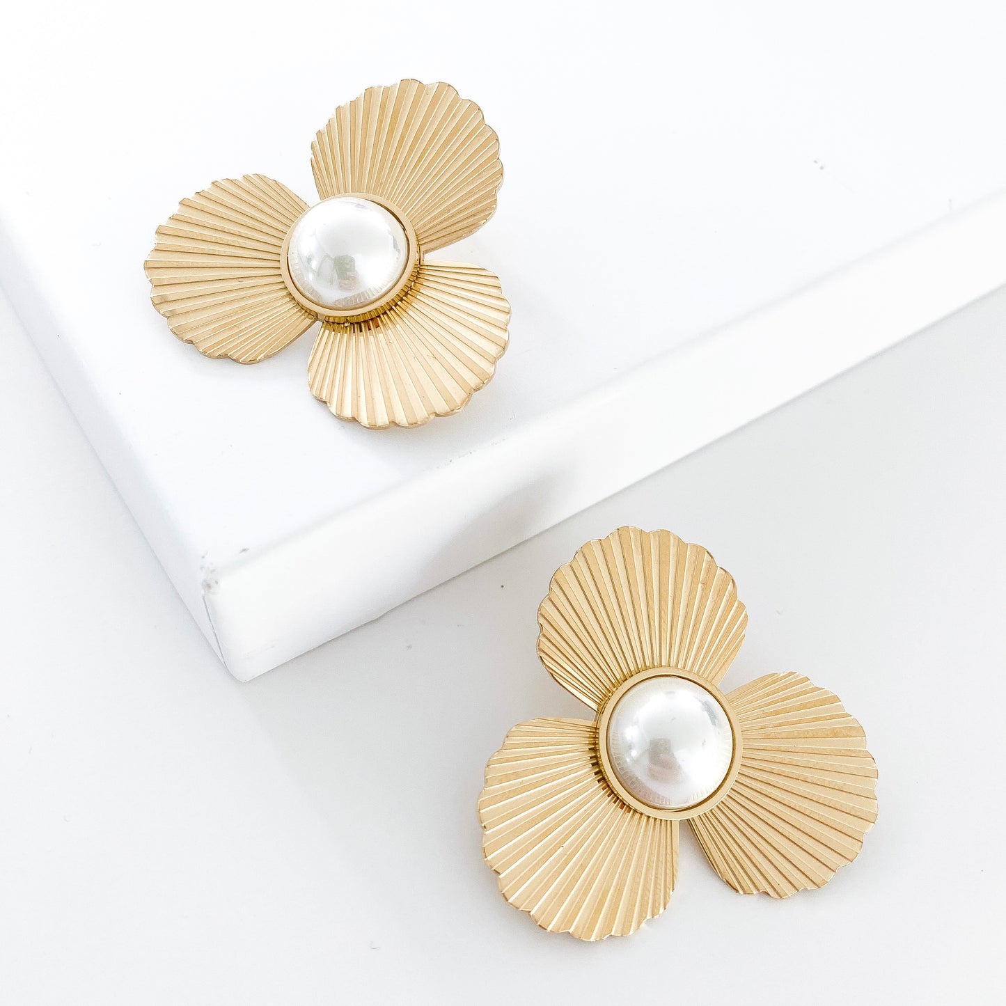 Fan Flower Pearl Gold Earrings