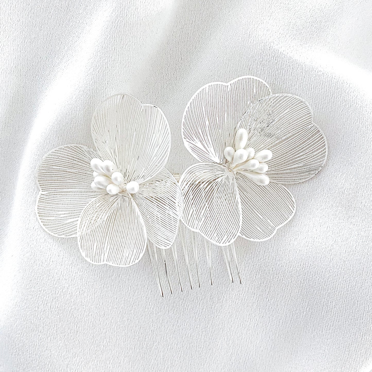 Light Silver Flower Comb