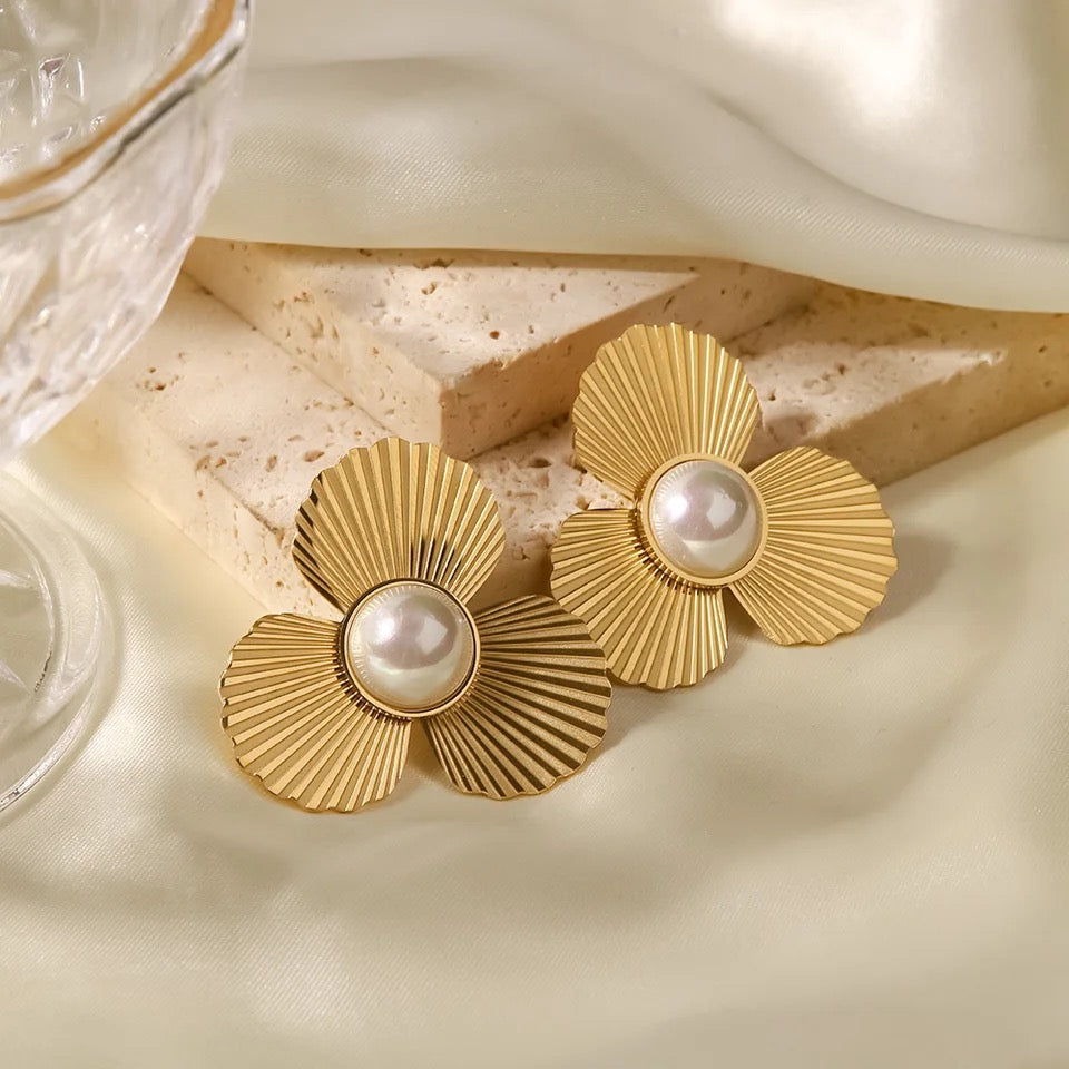 Fan Flower Pearl Gold Earrings