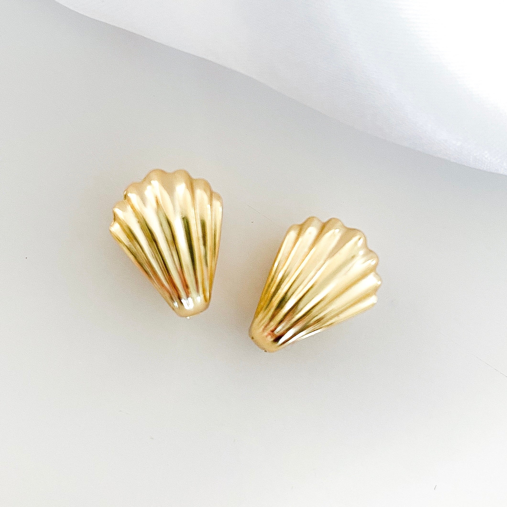 Gold shell deals earrings