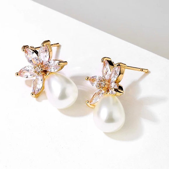 Bella Gold Flower & Pearl Stud Earrings