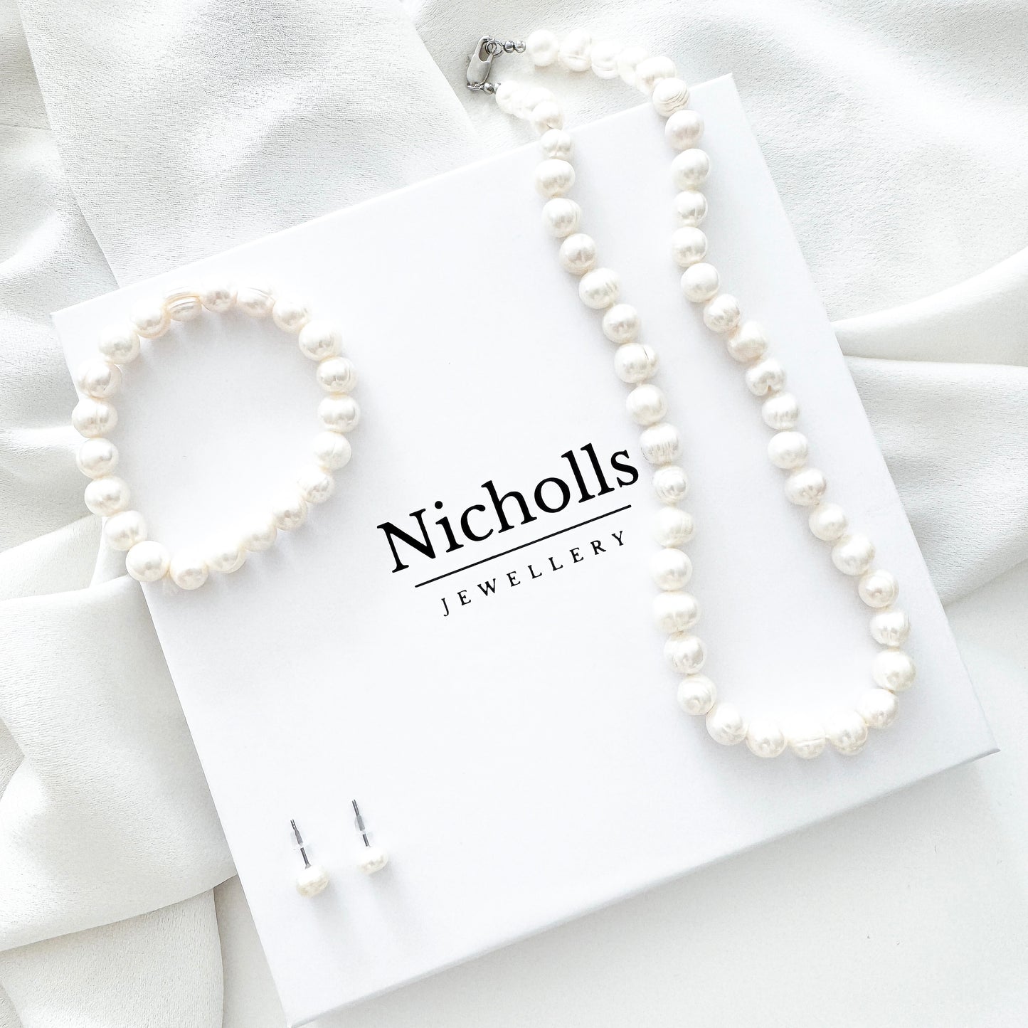 Freshwater Pearl Necklace, Bracelet & Earring Set