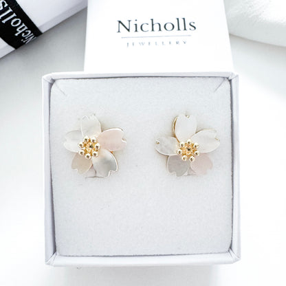 Pretty Natural Shell Flower Earrings