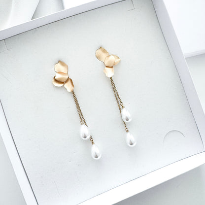 Gold Folded Flower Chain and Dainty Teardrop Pearl Earrings