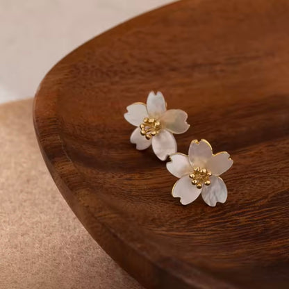 Pretty Natural Shell Flower Earrings