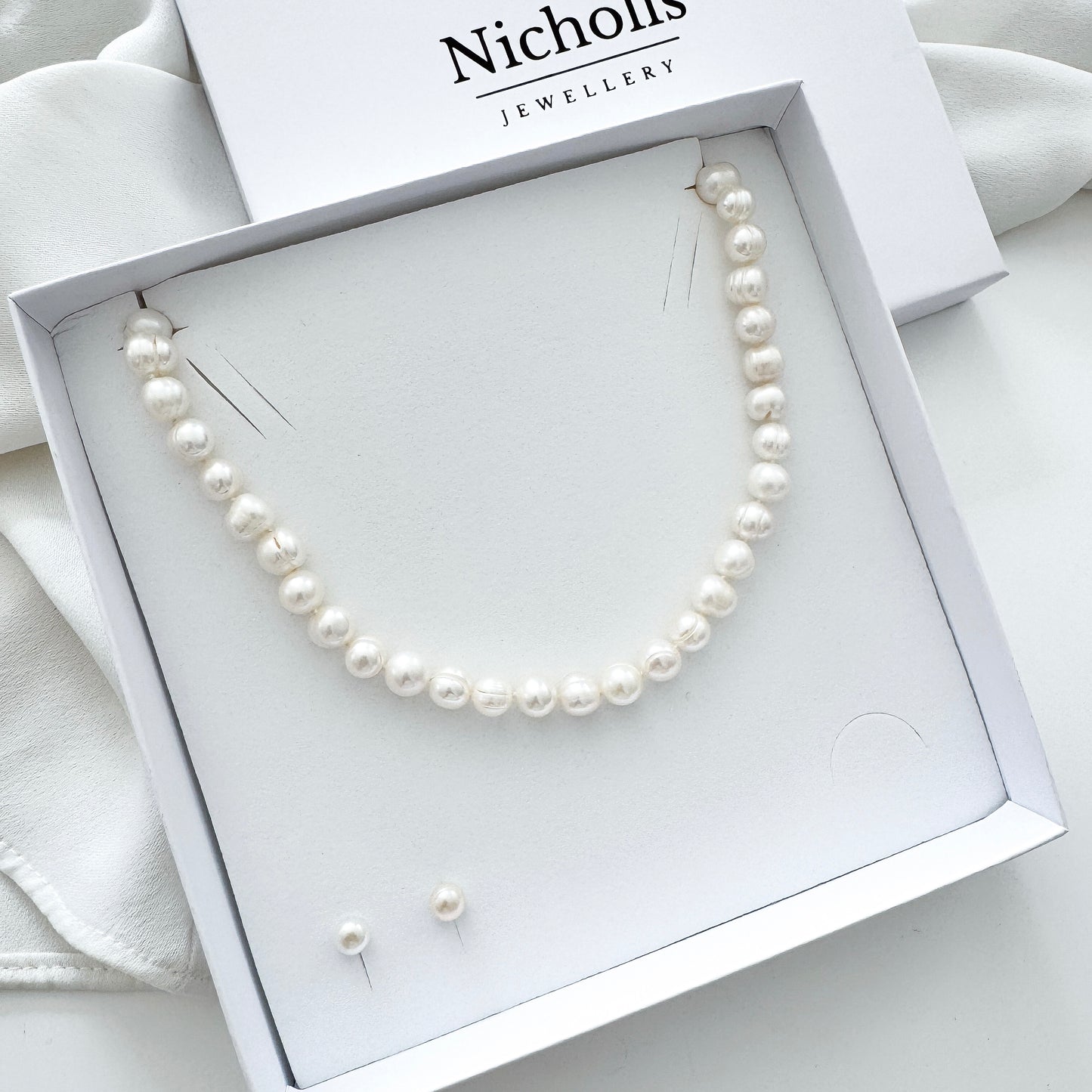 Freshwater Pearl Necklace, Bracelet & Earring Set