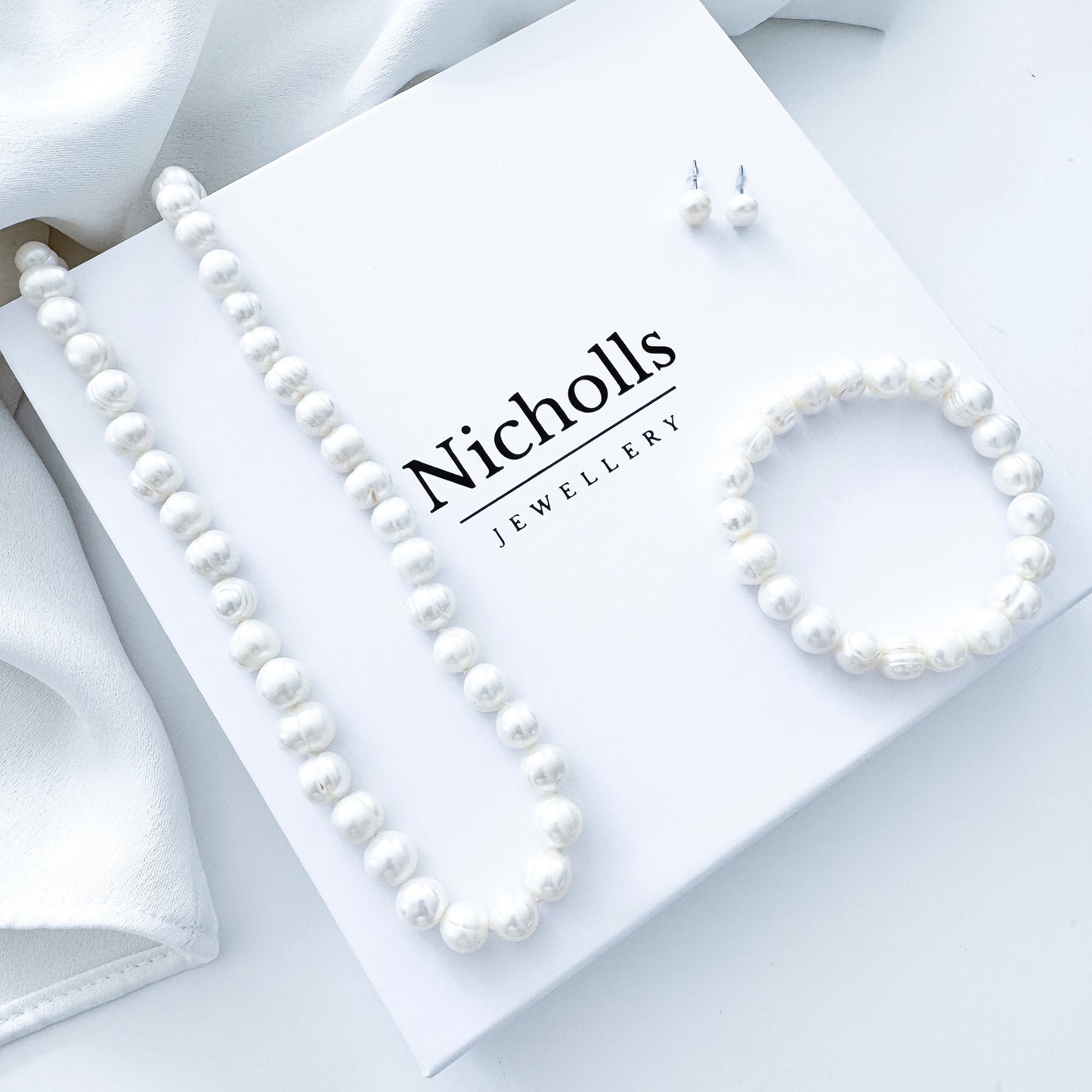 Freshwater Pearl Necklace, Bracelet & Earring Set