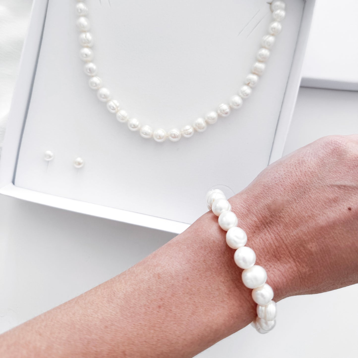 Freshwater Pearl Necklace, Bracelet & Earring Set