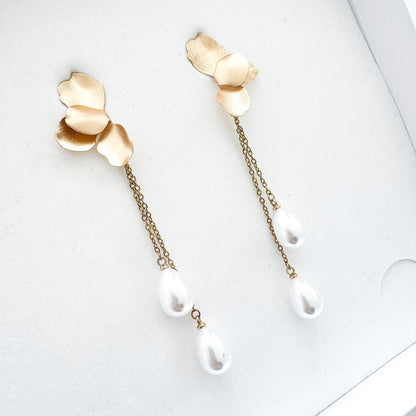 Gold Folded Flower Chain and Dainty Teardrop Pearl Earrings