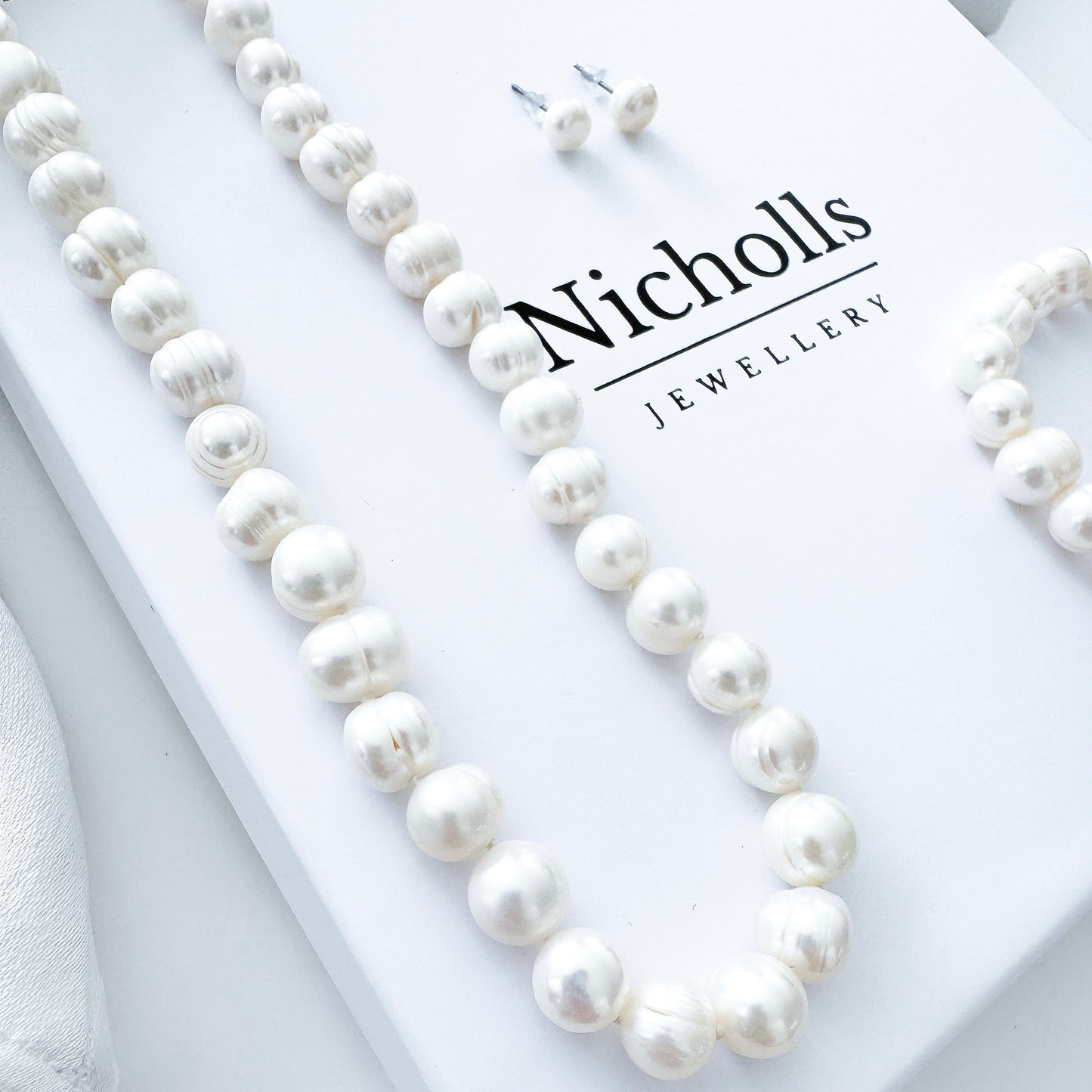 Freshwater Pearl Necklace, Bracelet & Earring Set
