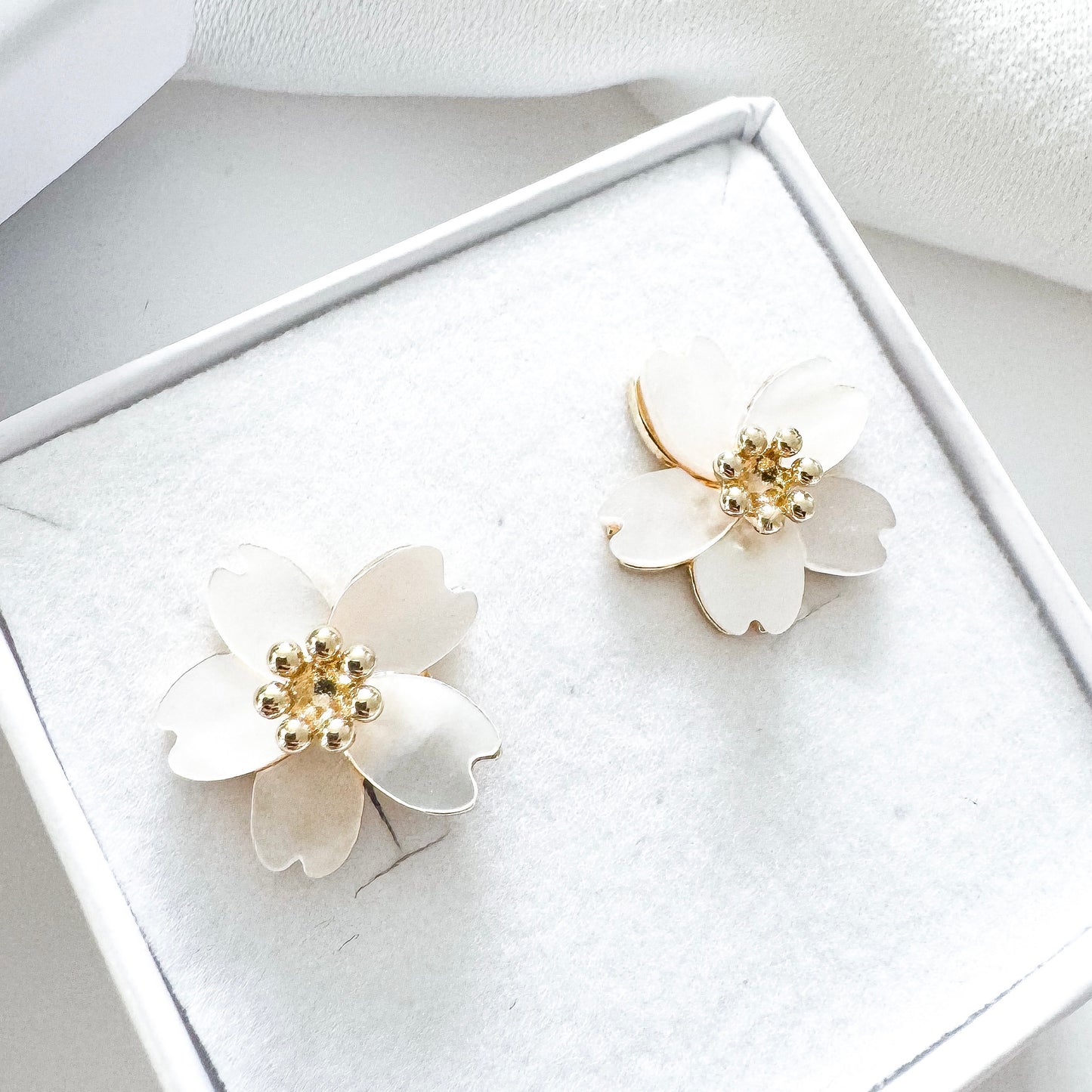 Pretty Natural Shell Flower Earrings