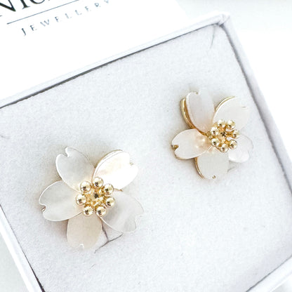 Pretty Natural Shell Flower Earrings