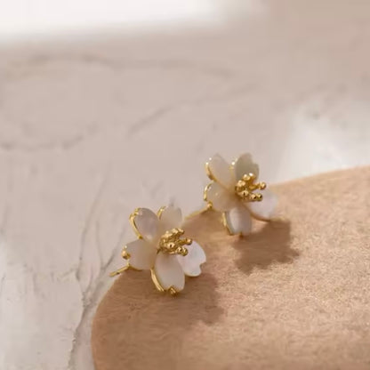 Pretty Natural Shell Flower Earrings