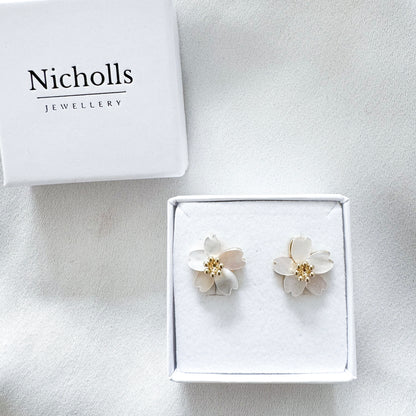 Pretty Natural Shell Flower Earrings