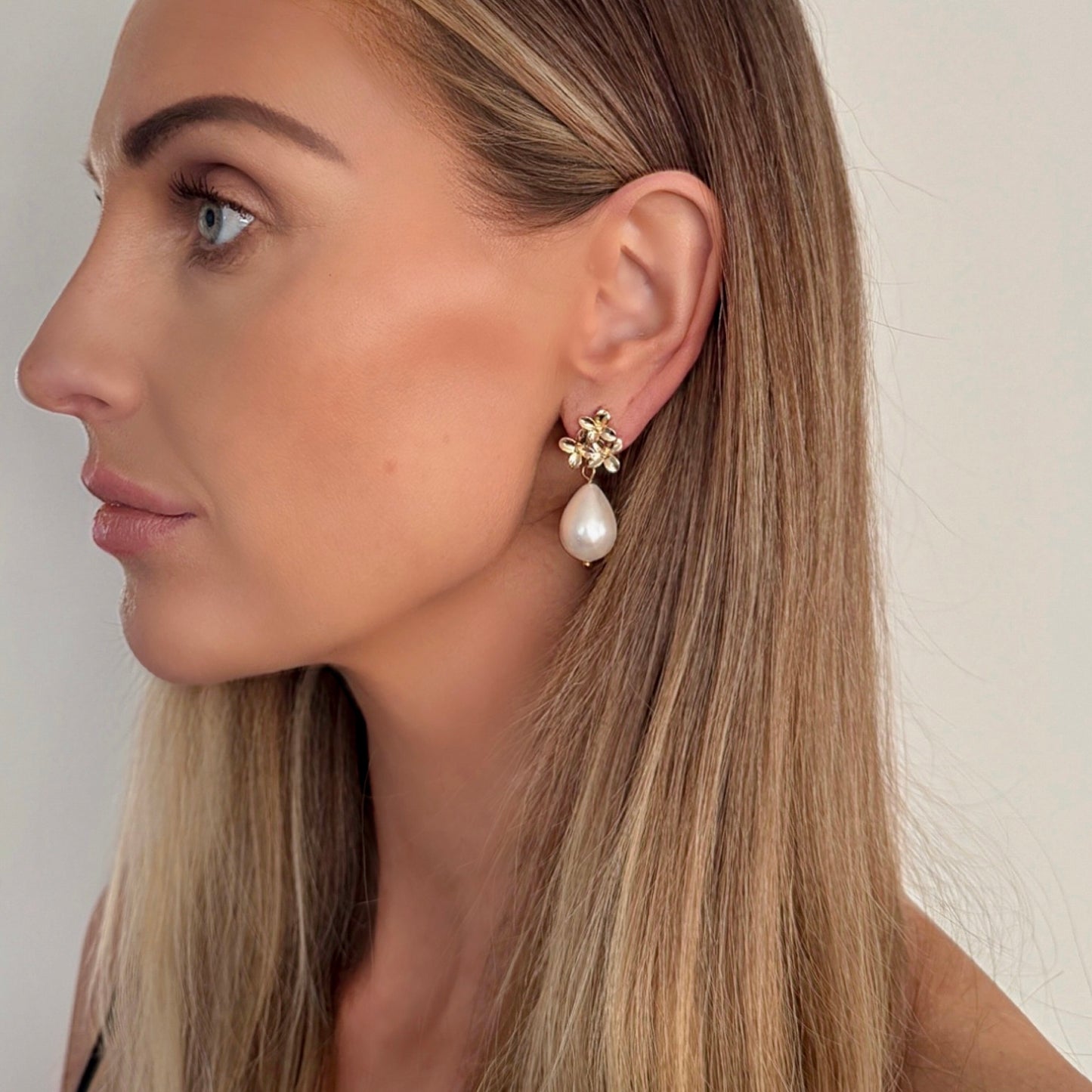 18k Gold Plated Daisy and Chunky Teardrop Pearl Earrings