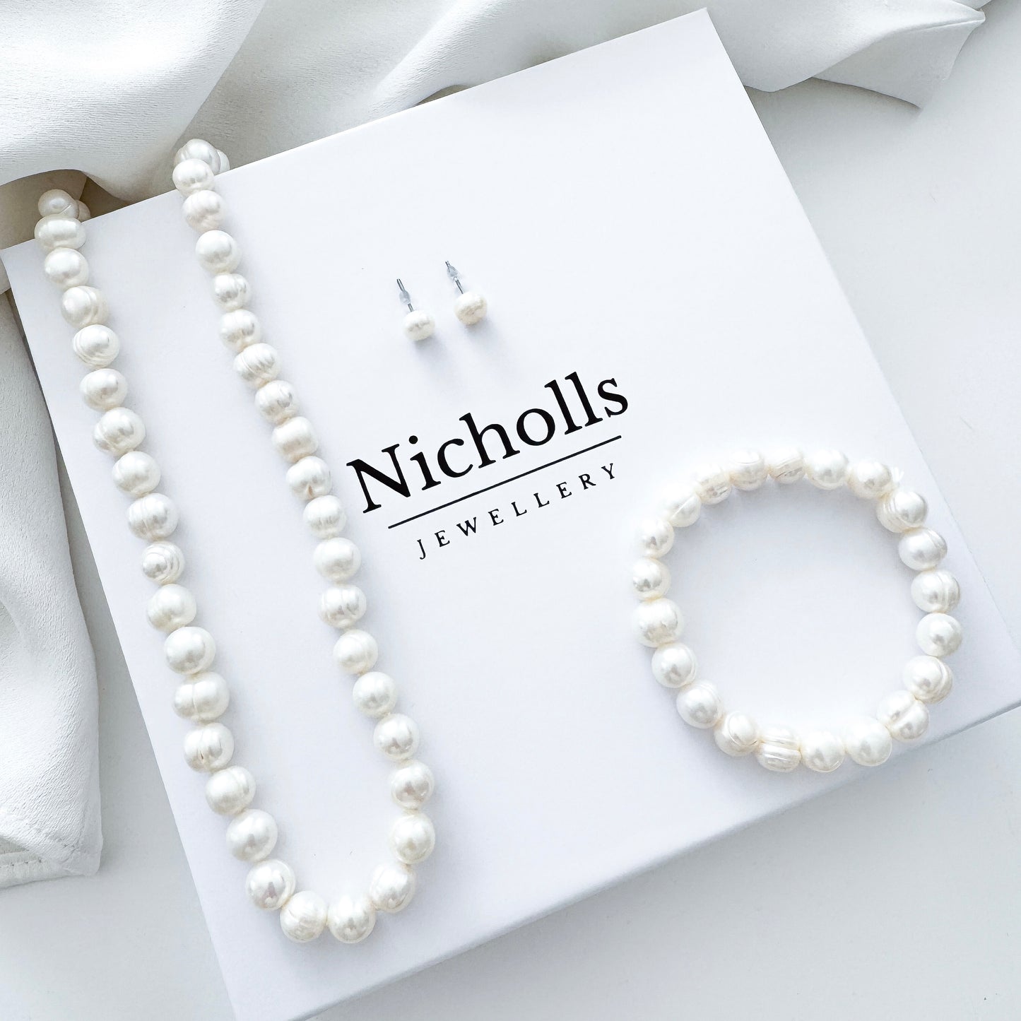 Freshwater Pearl Necklace, Bracelet & Earring Set