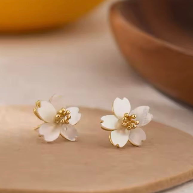 Pretty Natural Shell Flower Earrings