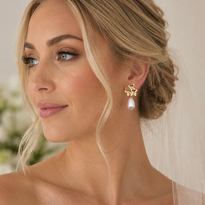 Gold Daisy & Teardrop Pearl Bridesmaid Earrings | Thank You Bridesmaid Gift