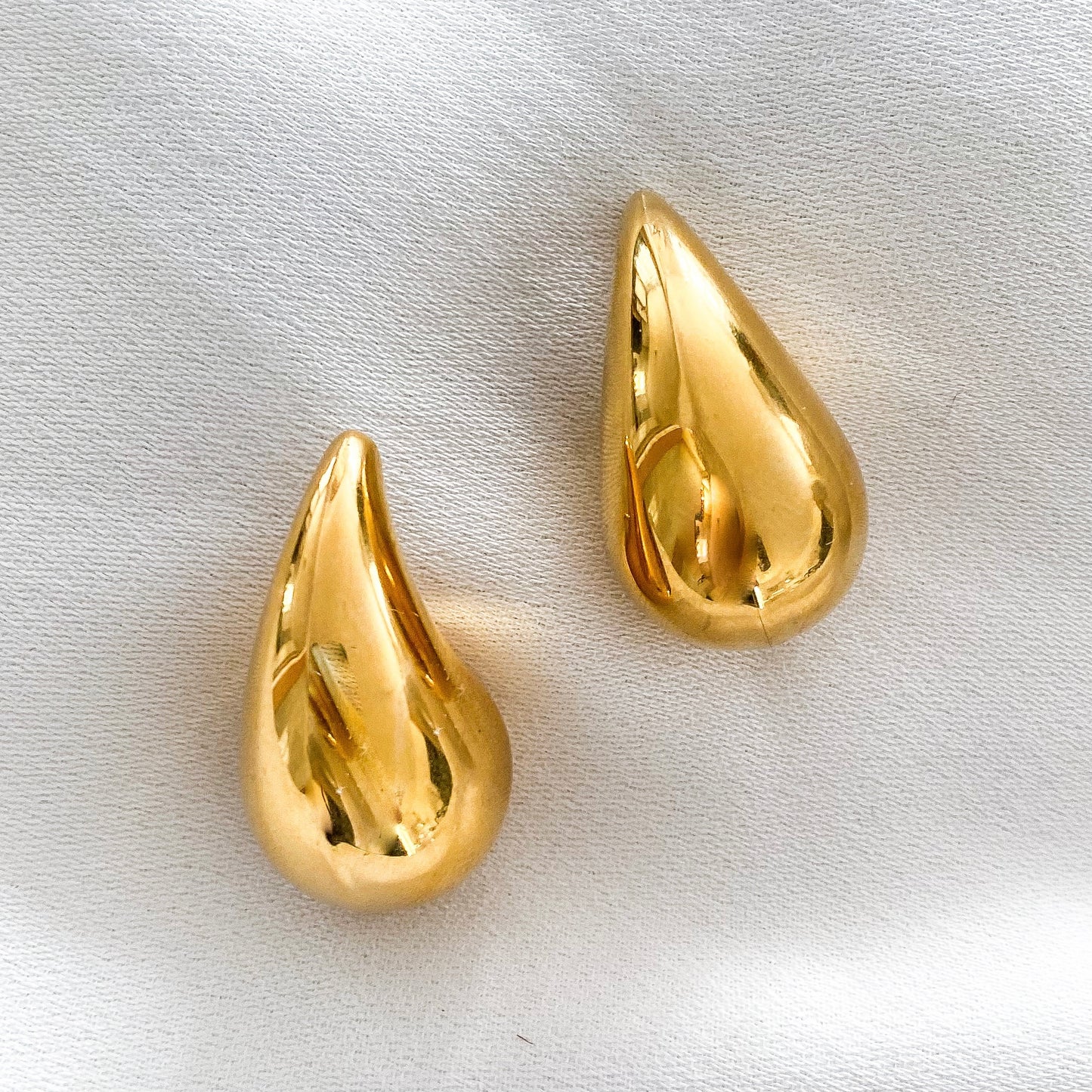 Waterdrop Gold Pointed Earrings