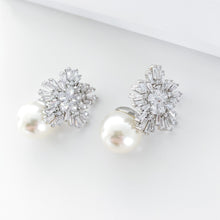 Load image into Gallery viewer, Snowflake Drop Pearl Earrings

