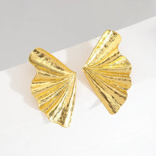 Load image into Gallery viewer, Fan Leaf Earrings
