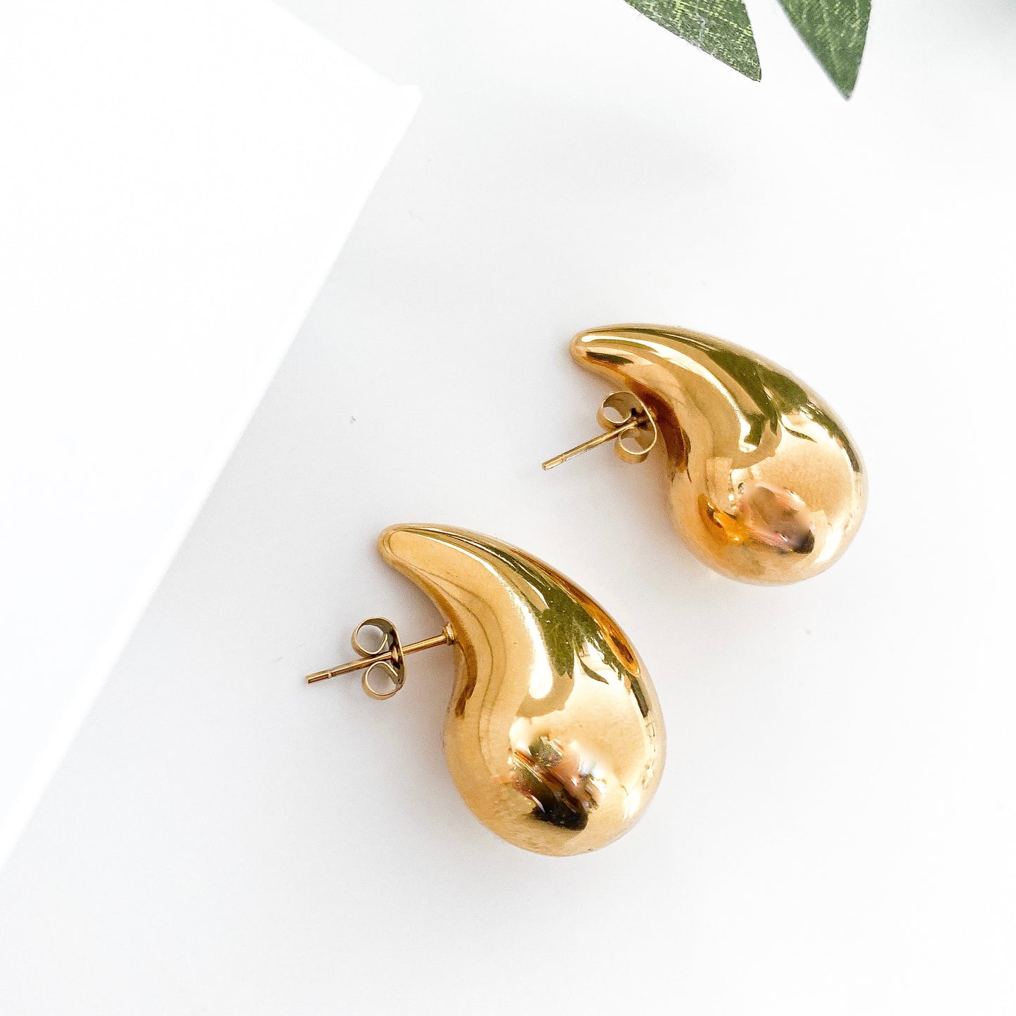 Waterdrop Gold Pointed Earrings