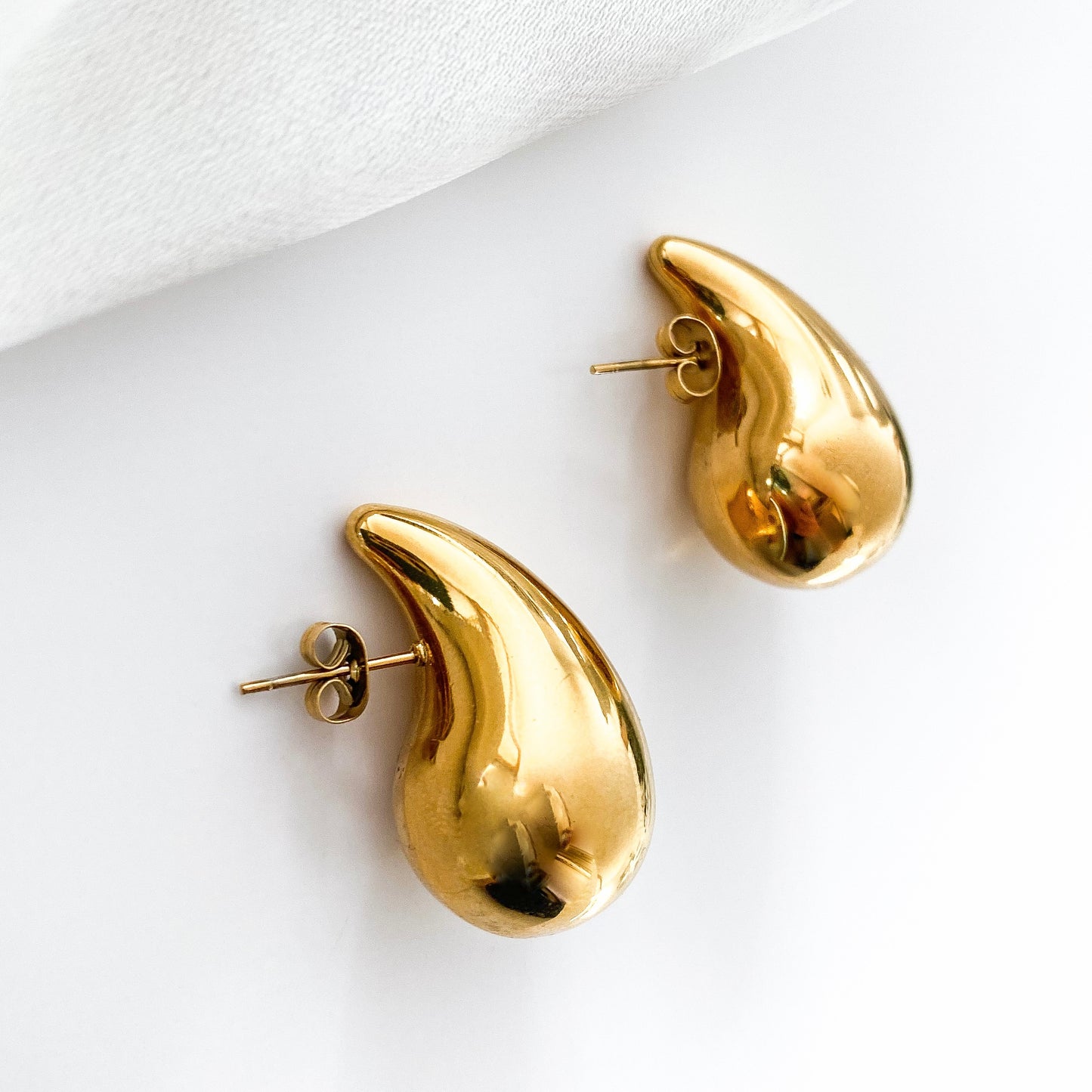 Waterdrop Gold Pointed Earrings