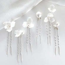 Load image into Gallery viewer, Porcelain Flower and Pearl 5 pins
