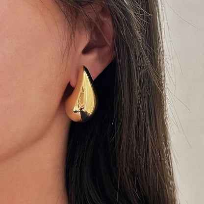 Waterdrop Gold Pointed Earrings