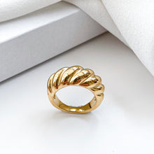 Load image into Gallery viewer, Croissant Ring
