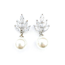 Load image into Gallery viewer, Serenity Silver Flower &amp; Pearl Set
