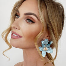 Load image into Gallery viewer, Romantic Blue Flower Earrings

