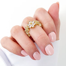 Load image into Gallery viewer, Daisy Resizeable Ring
