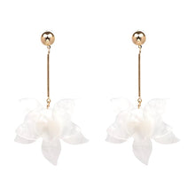 Load image into Gallery viewer, Francoise White Flower Earrings
