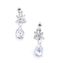 Load image into Gallery viewer, Adore Necklace &amp; Earring set
