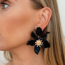 Load image into Gallery viewer, Romantic Black Flower Earrings
