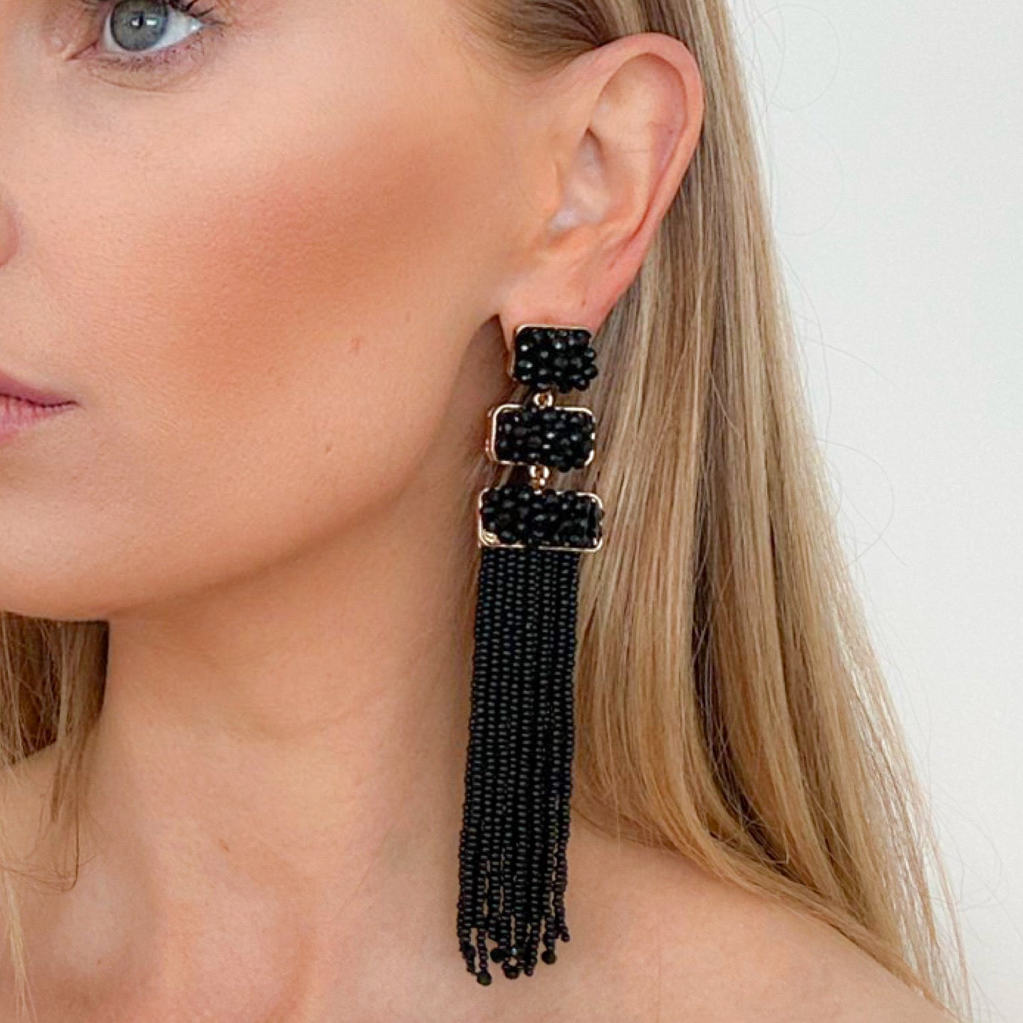 Oscar de la deals renta black tassel earrings